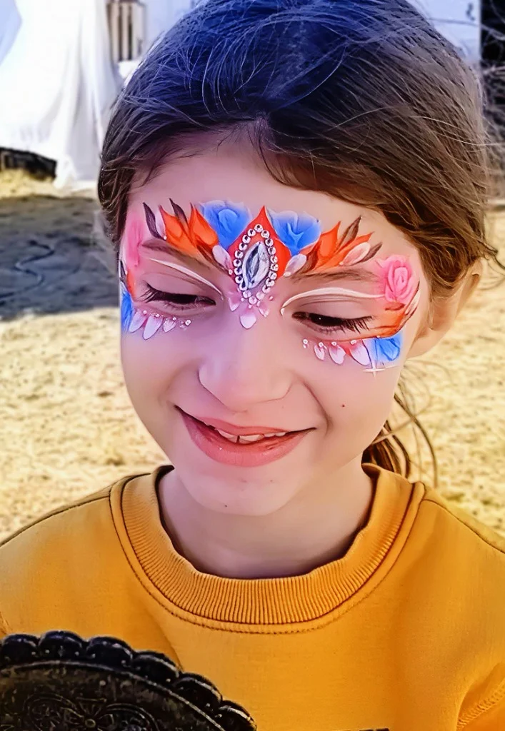 Maquillage princesse avec couronne de fleurs et strass pour petite fille - anniversaire